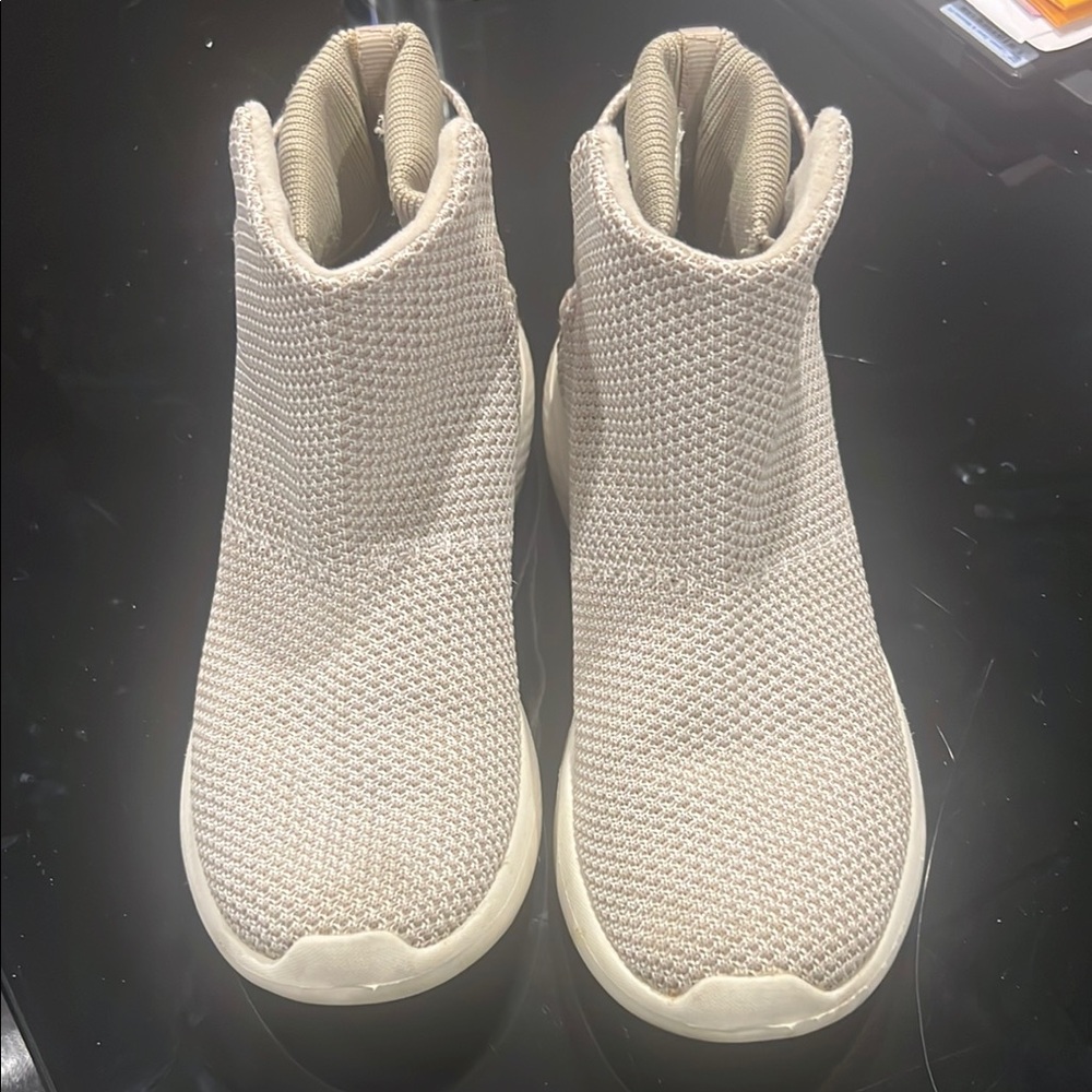COPY - Skechers Goga Max Beige soft Knit High-Top Sneakers